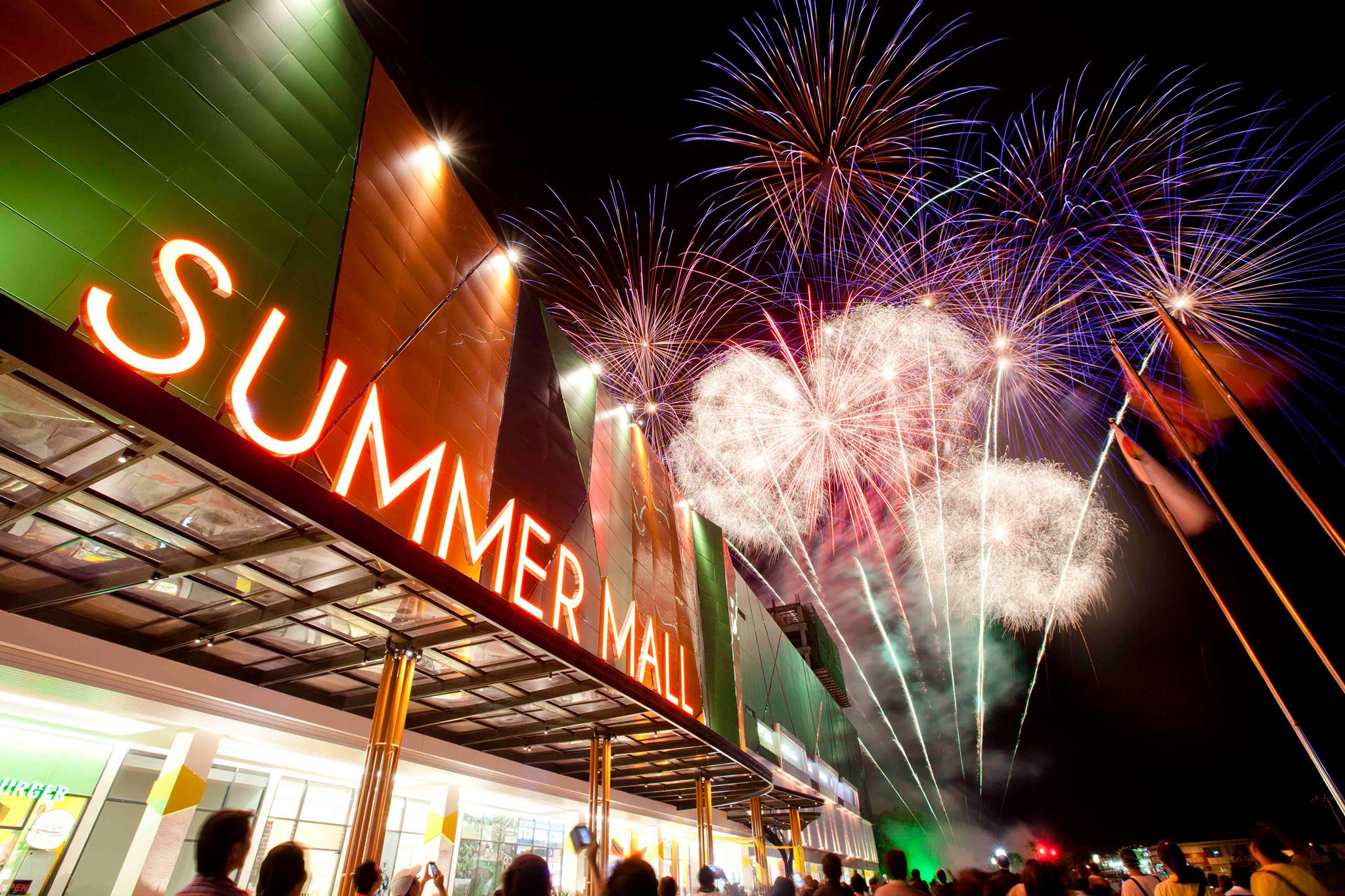 The Beginning of The Summer Shopping Mall, 2011